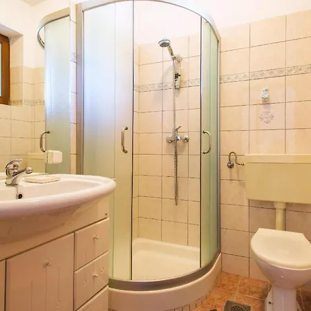 Apartment Fuer 4 Personen 1 Kind Ca 45 M In Pula, Istrien Und Umgebung Pula